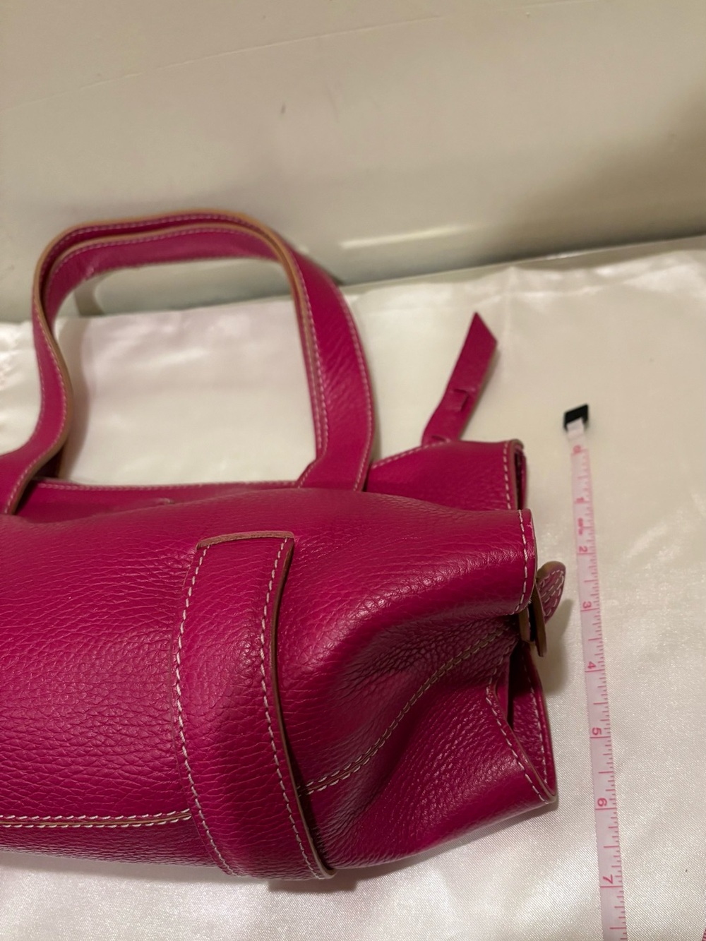 TOD'S Fuchsia Pebbled Leather purse with dustbag preowned - Picture 5 of 11